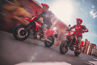 33796_Supermoto _ SM 700 _ 2022 _ Action